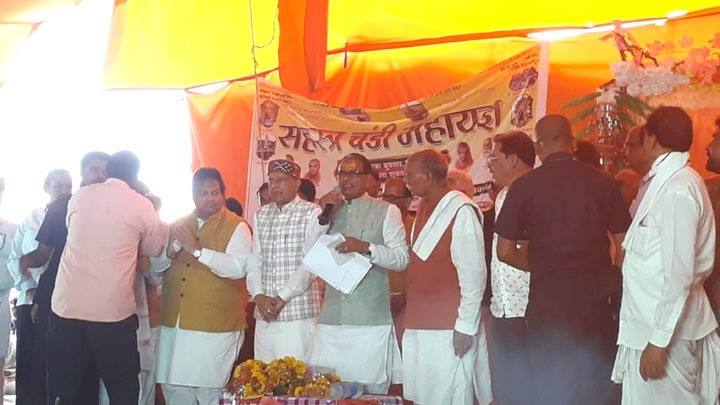 मुख्यमंत्री श्री चौहान गूगलवाड़ा में सहस्त्र चण्डी महायज्ञ में हुए शामिल